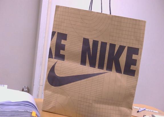 (22) 갈색 나이키 쇼핑백(옷)