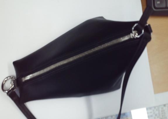 파우치,차키,신분증 1장, 카드 2장, 화장품5개