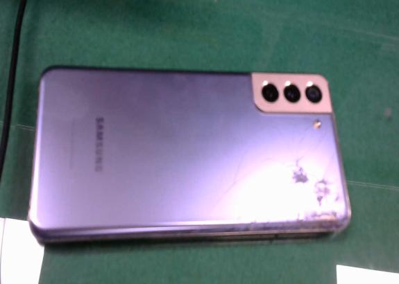 삼성휴대폰 1대(커버없고 뒷부분 파손)