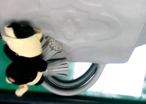 키링 달려있는 여성가방